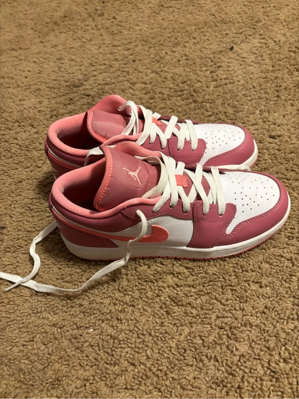 Jordan Kids Low-Top Sneakers in Pink and White